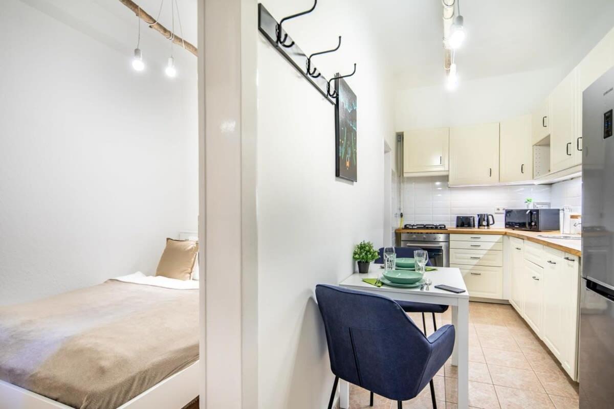 Convenient Apartment At Gastro Driven Location ブダペスト エクステリア 写真
