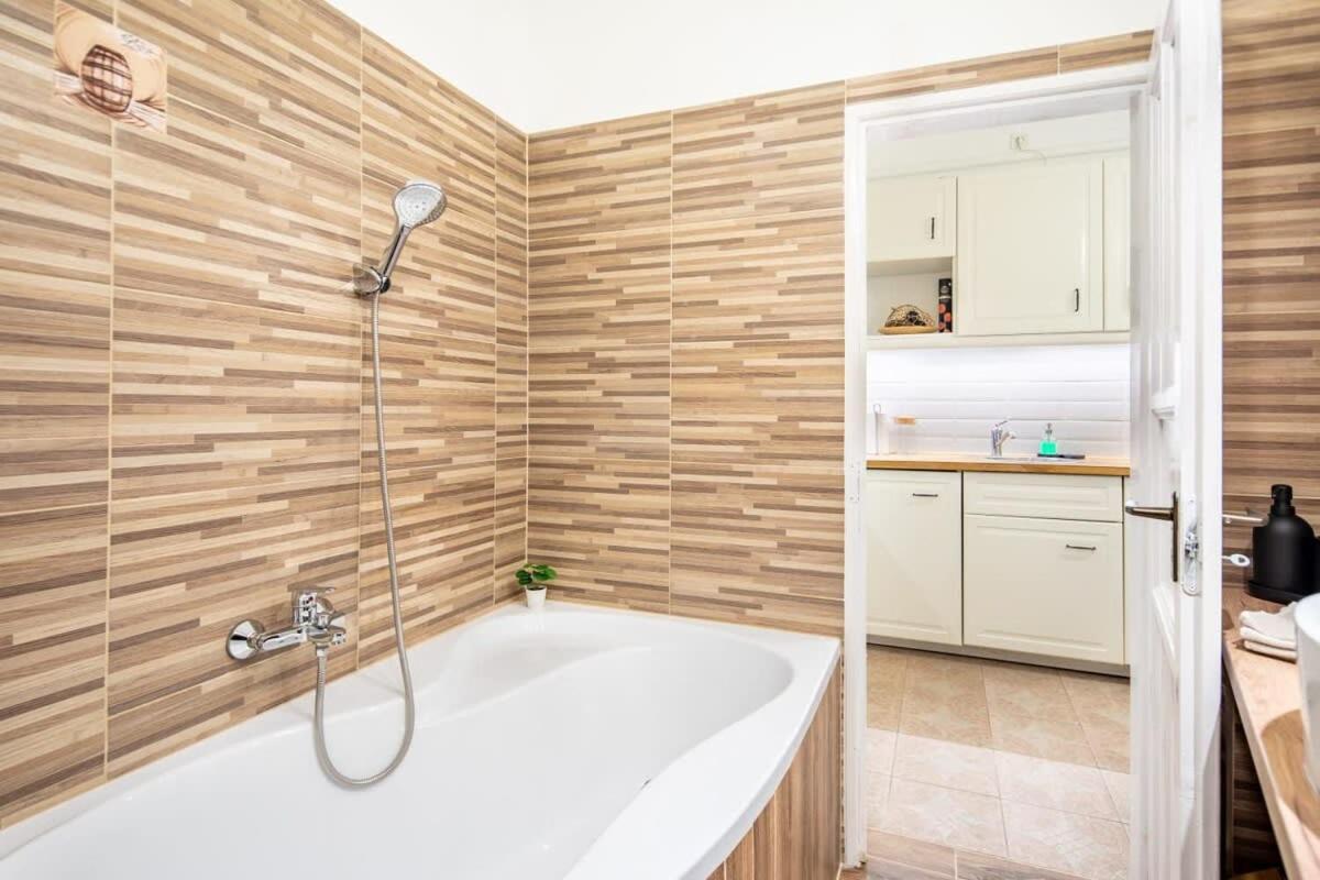 Convenient Apartment At Gastro Driven Location ブダペスト エクステリア 写真