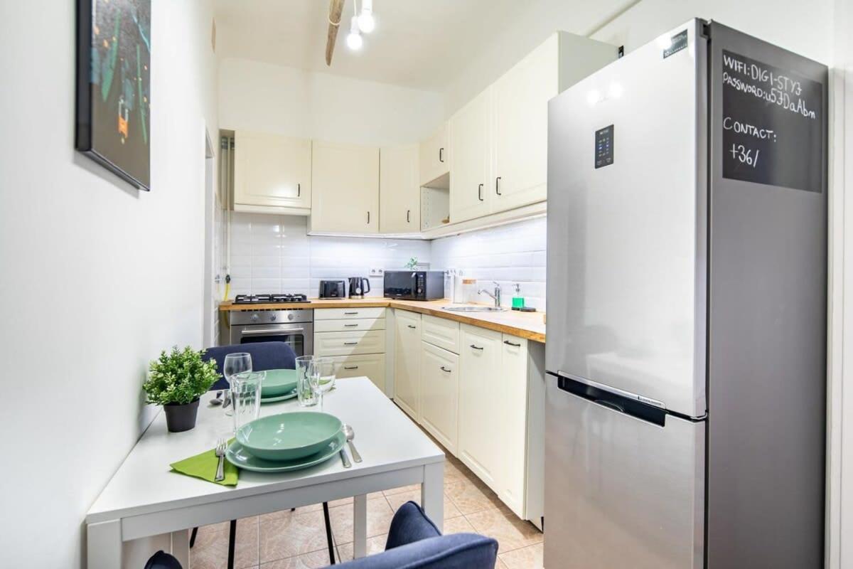 Convenient Apartment At Gastro Driven Location ブダペスト エクステリア 写真