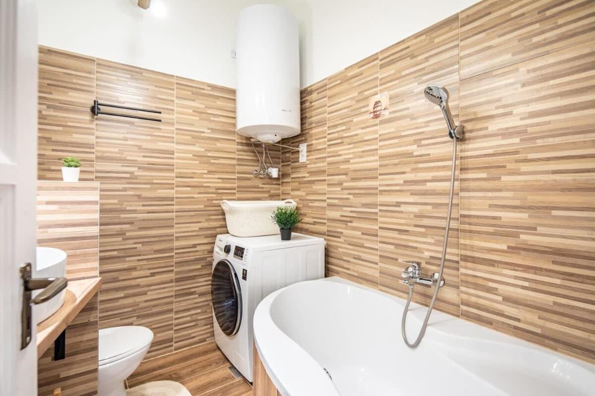 Convenient Apartment At Gastro Driven Location ブダペスト エクステリア 写真
