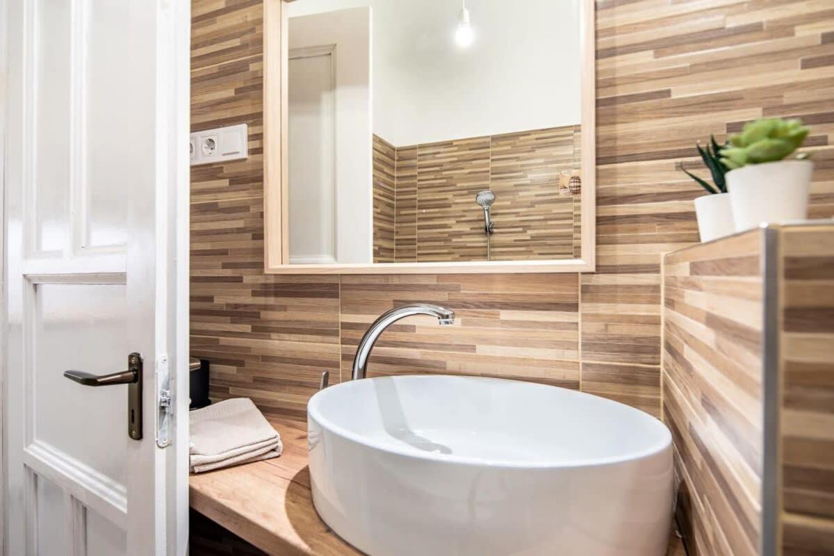 Convenient Apartment At Gastro Driven Location ブダペスト エクステリア 写真